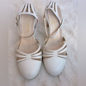 Vintage CHANEL white leather Mary Jane Pumps